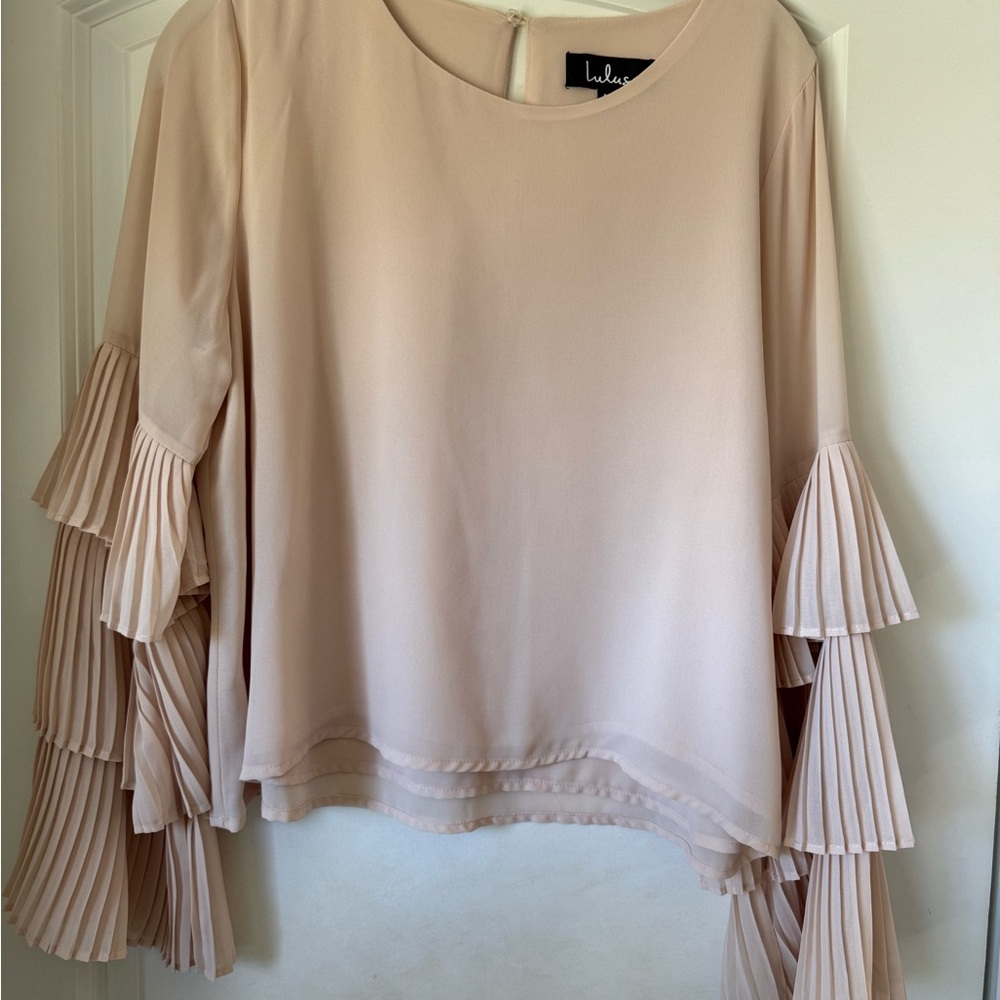 Lulu's Soft Blush Tiered Pleated-Sleeve Blouse